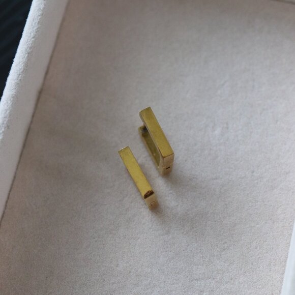 Square Style Huggie Hoop Earrings 18k Gold Plated Stainless Steel - Picture 3 of 4